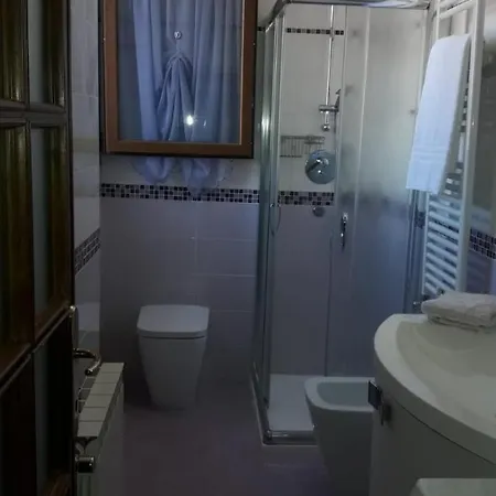 Near Station Santa Lucia Two Bedroom Apartment Venice
