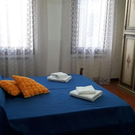 Apartment Near Station Santa Lucia Two Bedroom