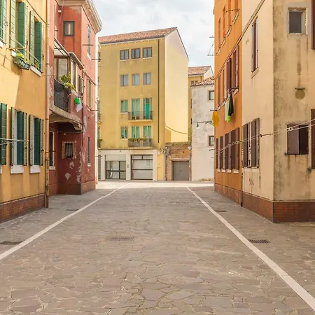 Near Station Santa Lucia Two Bedroom Apartment