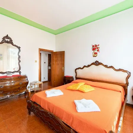 Near Station Santa Lucia Two Bedroom