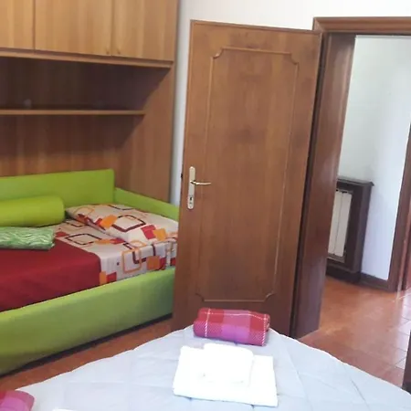 Daire Near Station Santa Lucia Two Bedroom *