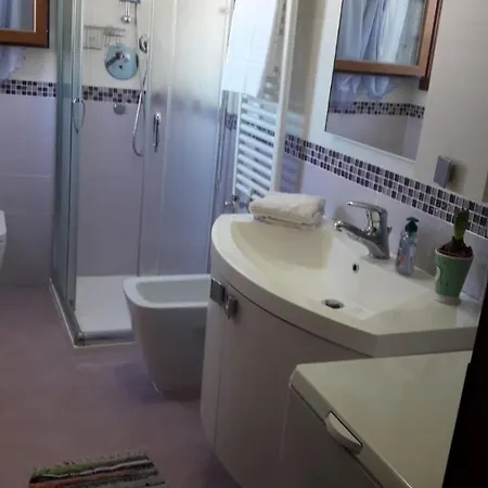Near Station Santa Lucia Two Bedroom Venedik