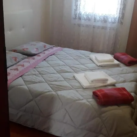 Daire Near Station Santa Lucia Two Bedroom