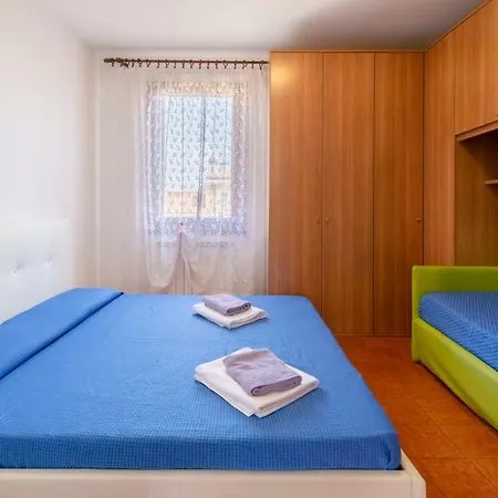 Daire Near Station Santa Lucia Two Bedroom