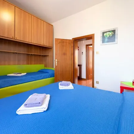 Near Station Santa Lucia Two Bedroom Daire Venedik