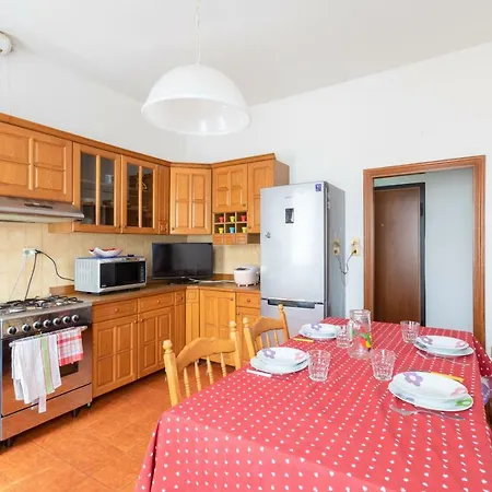 Near Station Santa Lucia Two Bedroom Daire