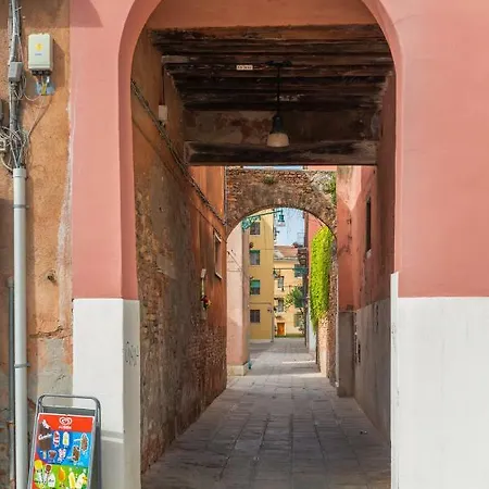 Daire Near Station Santa Lucia Two Bedroom *