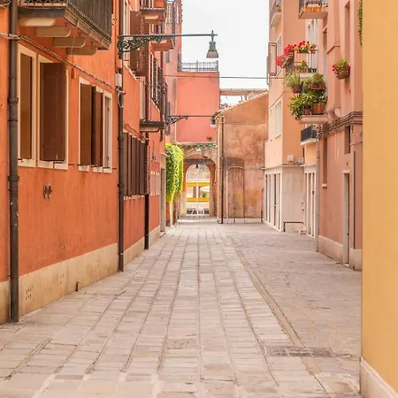 Daire Near Station Santa Lucia Two Bedroom